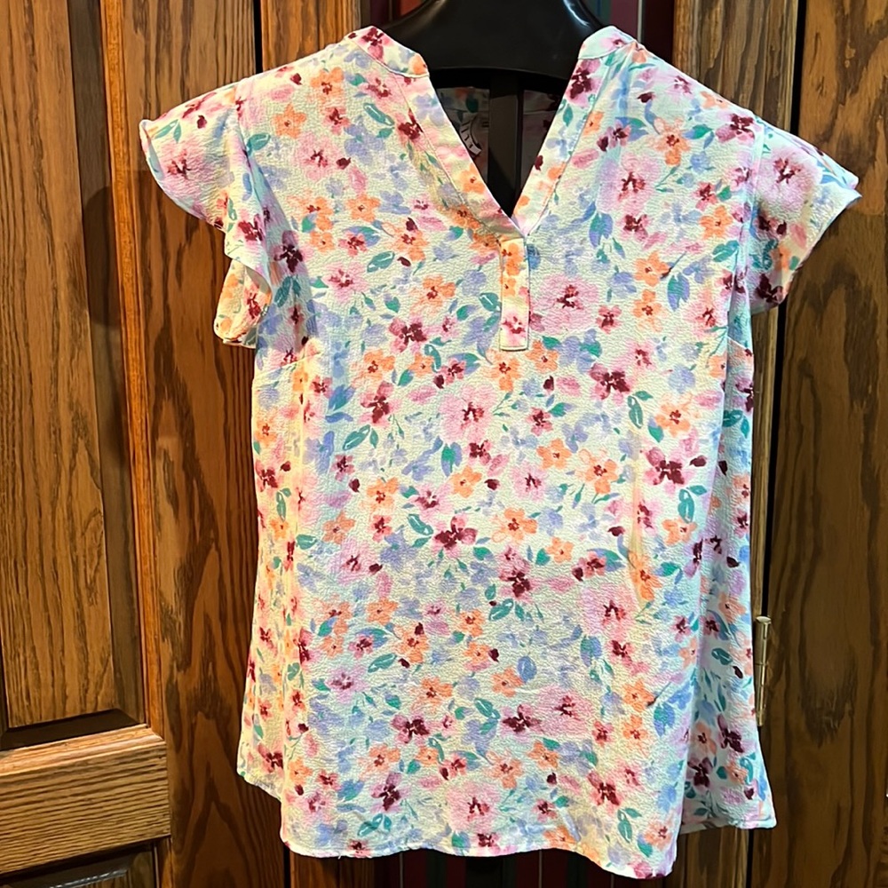 Small floral top 🌺